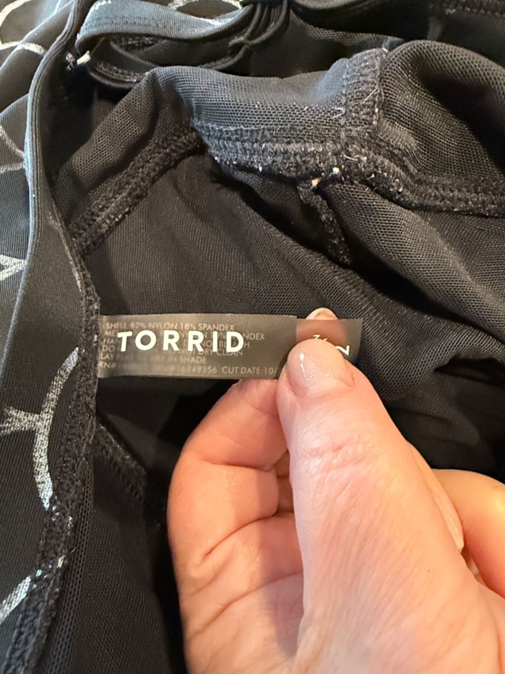 torrid Black Iridescent Mermaid-Scale Lattice Front Swim Dress size 2 - Picture 5 of 11